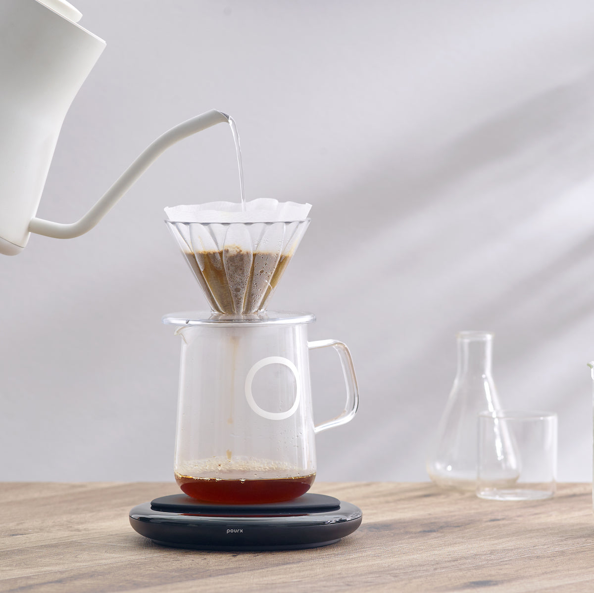 Pourx Oura Coffee Jug 500ml Lifestyle 2 | THE COFFEE GOODS