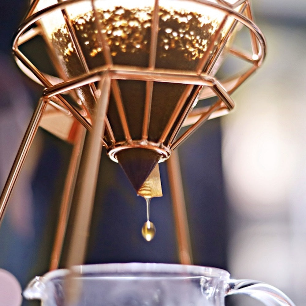 A-idio diamond coffee dripper champagne gold lifestyle | THE COFFEE GOODS 