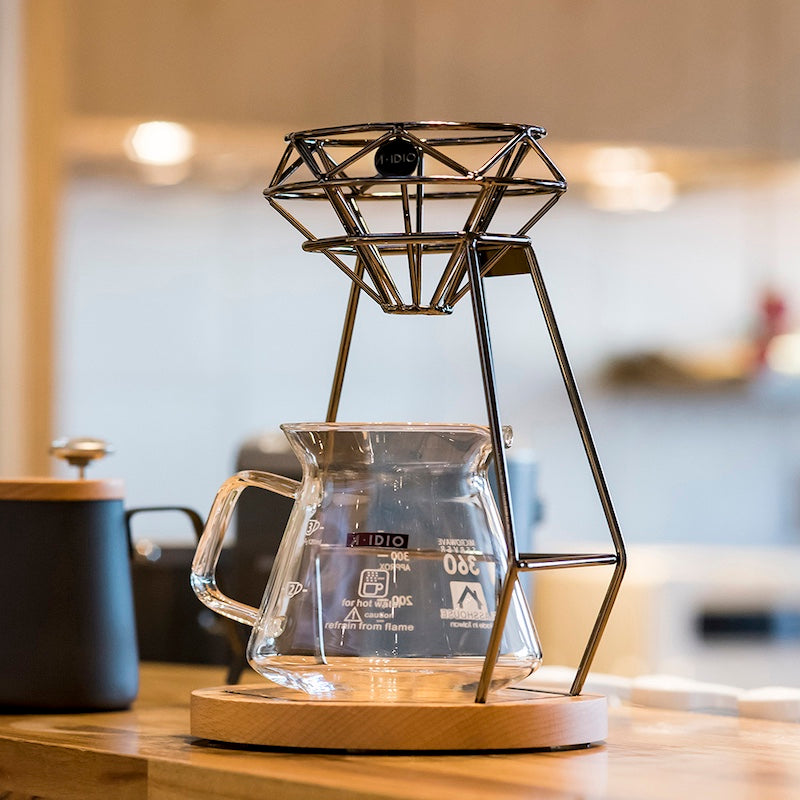 A-idio diamond coffee dripper jet black lifestyle | THE COFFEE GOODS