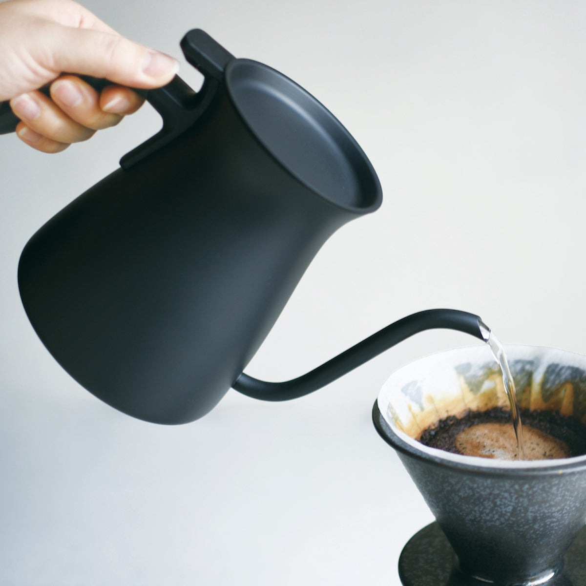Kinto Pour Over Kettle Pouring| THE COFFEE GOODS